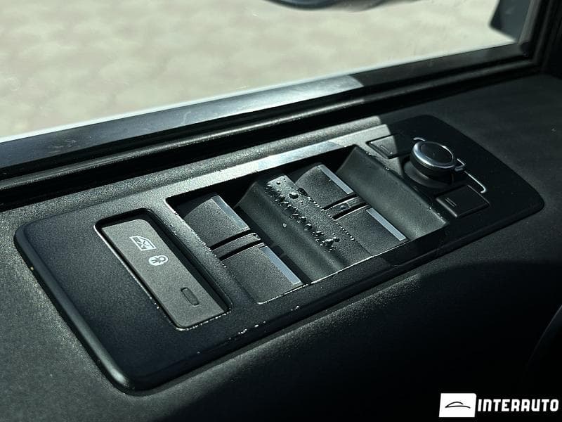 Land Rover Discovery 2017 — Миниатюра 8
