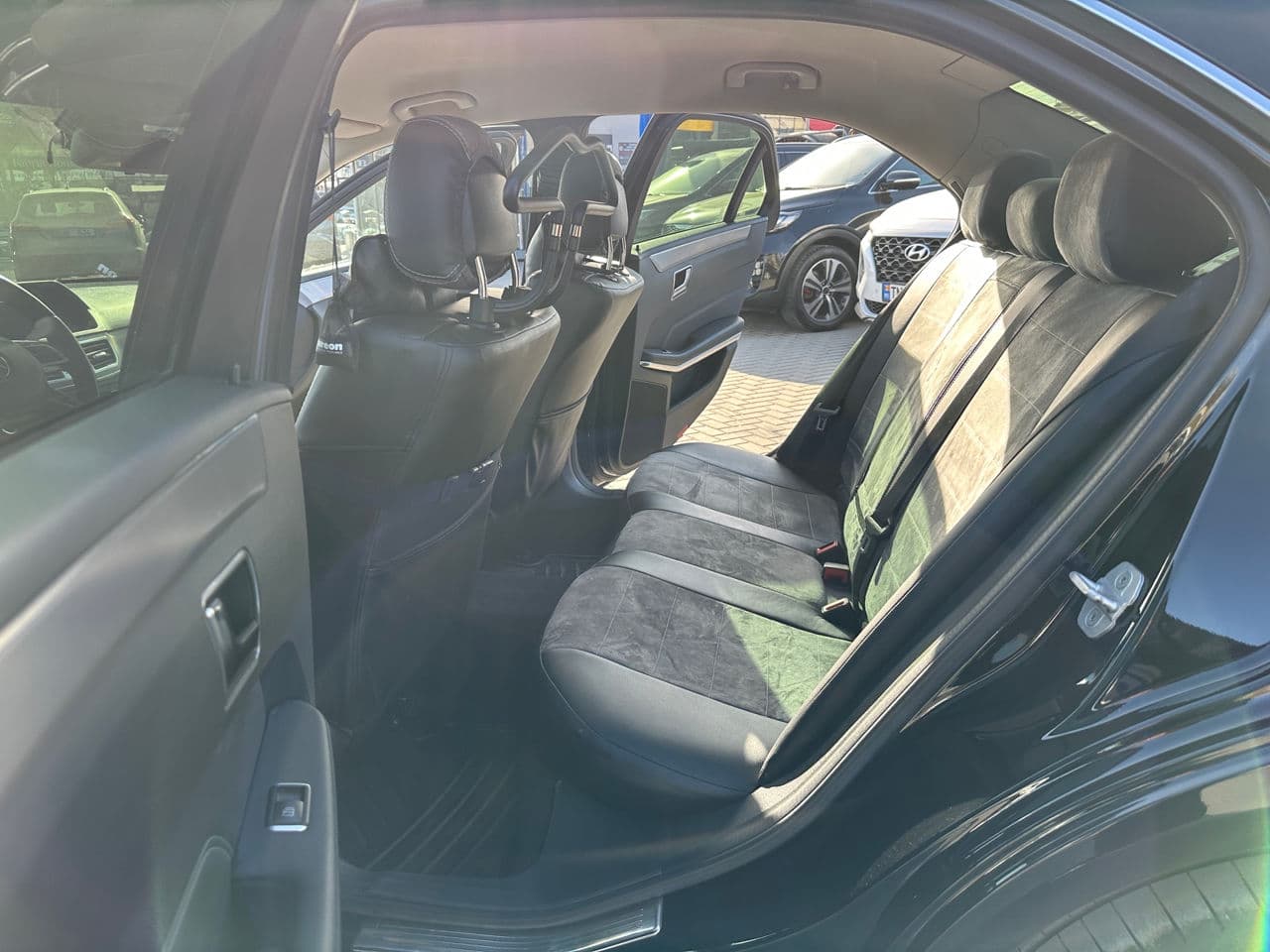Mercedes E 220 2015 — Миниатюра 12