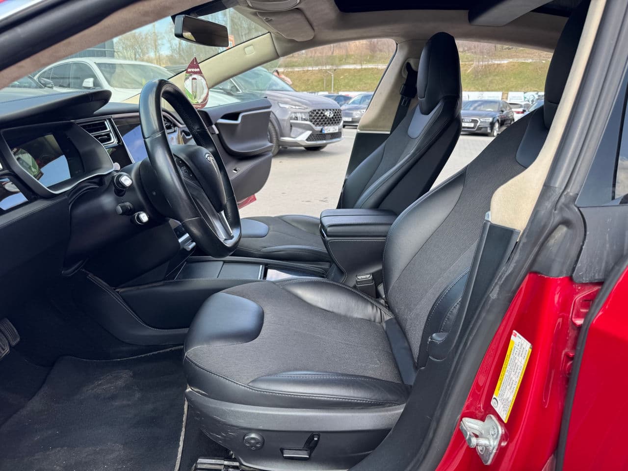 Tesla Model S 2015 — Миниатюра 5