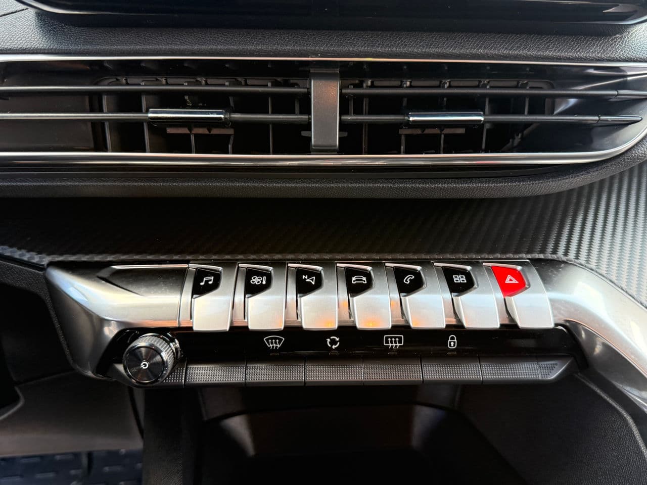 Peugeot 3008 2021 — Миниатюра 11