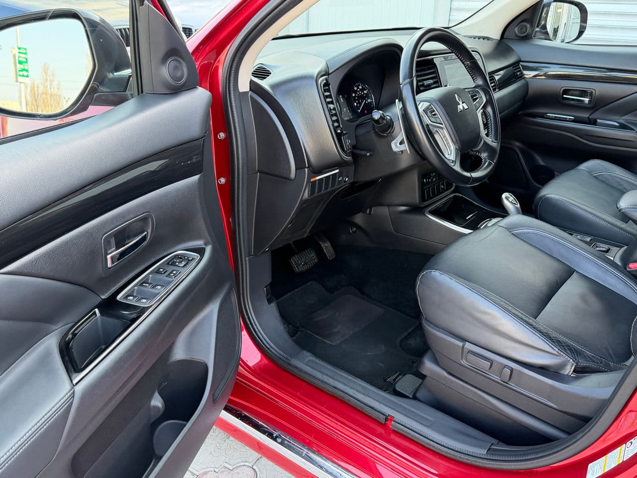 Mitsubishi Outlander 2017 — Миниатюра 7