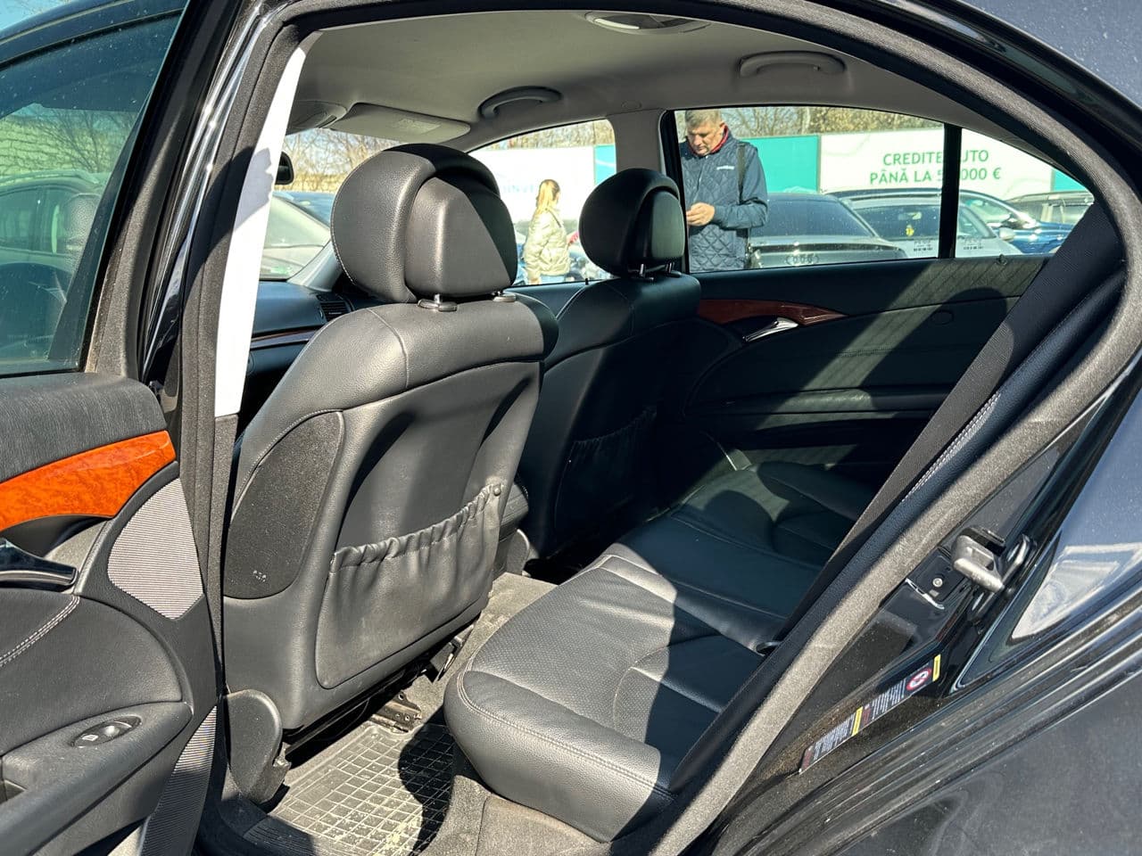 Mercedes E 220 2009 — Миниатюра 12