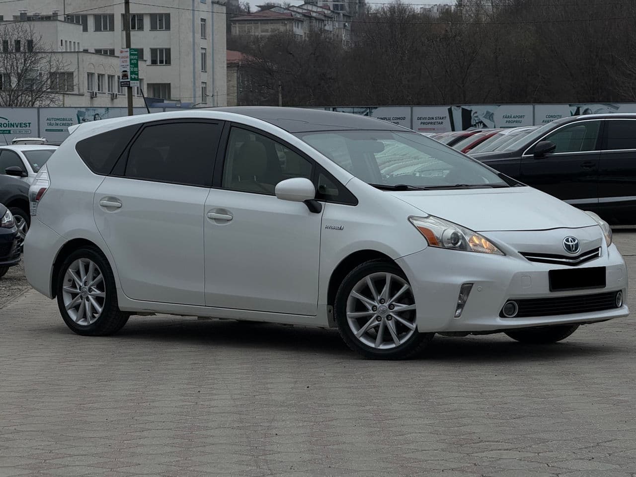 Toyota Prius Plus / V 2014 — Миниатюра 4