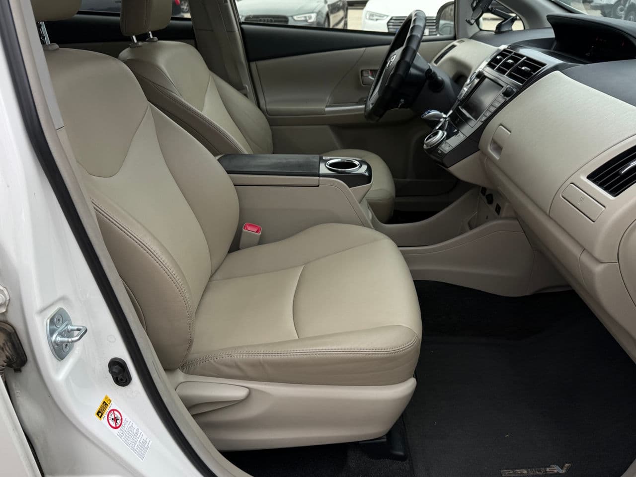 Toyota Prius Plus / V 2014 — Миниатюра 6