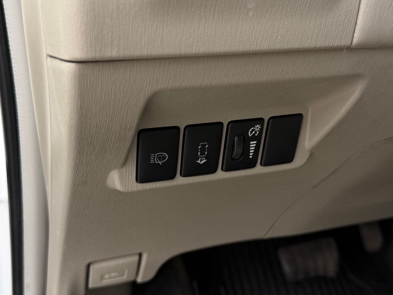 Toyota Prius Plus / V 2014 — Миниатюра 19
