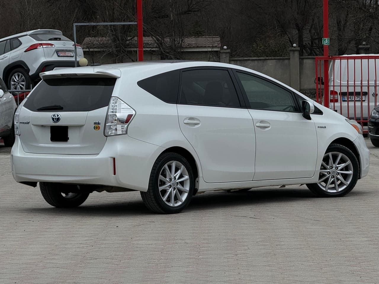 Toyota Prius Plus / V 2014 — Миниатюра 2