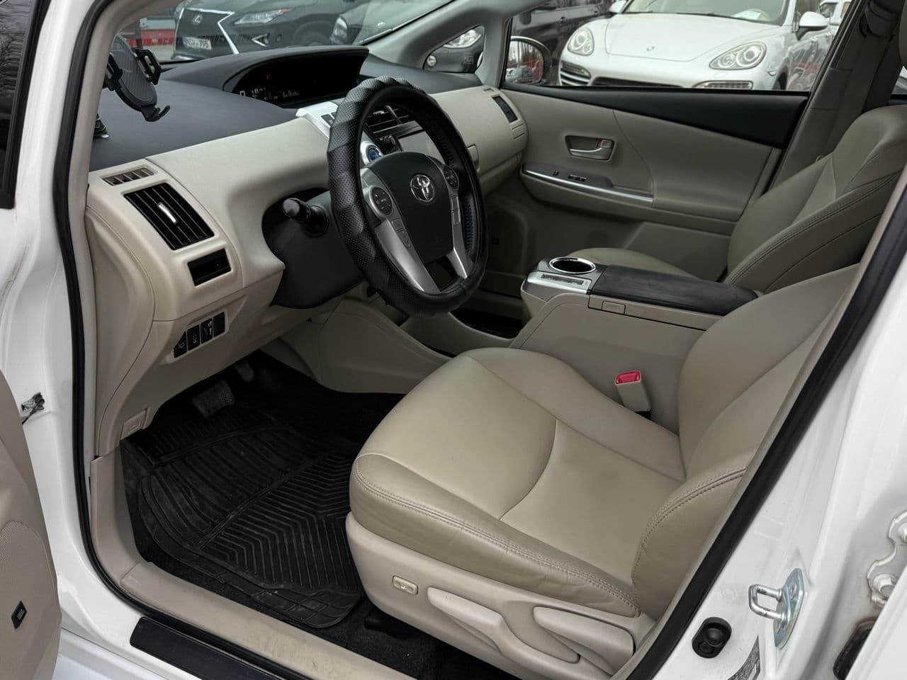Toyota Prius Plus / V 2014 — Миниатюра 5