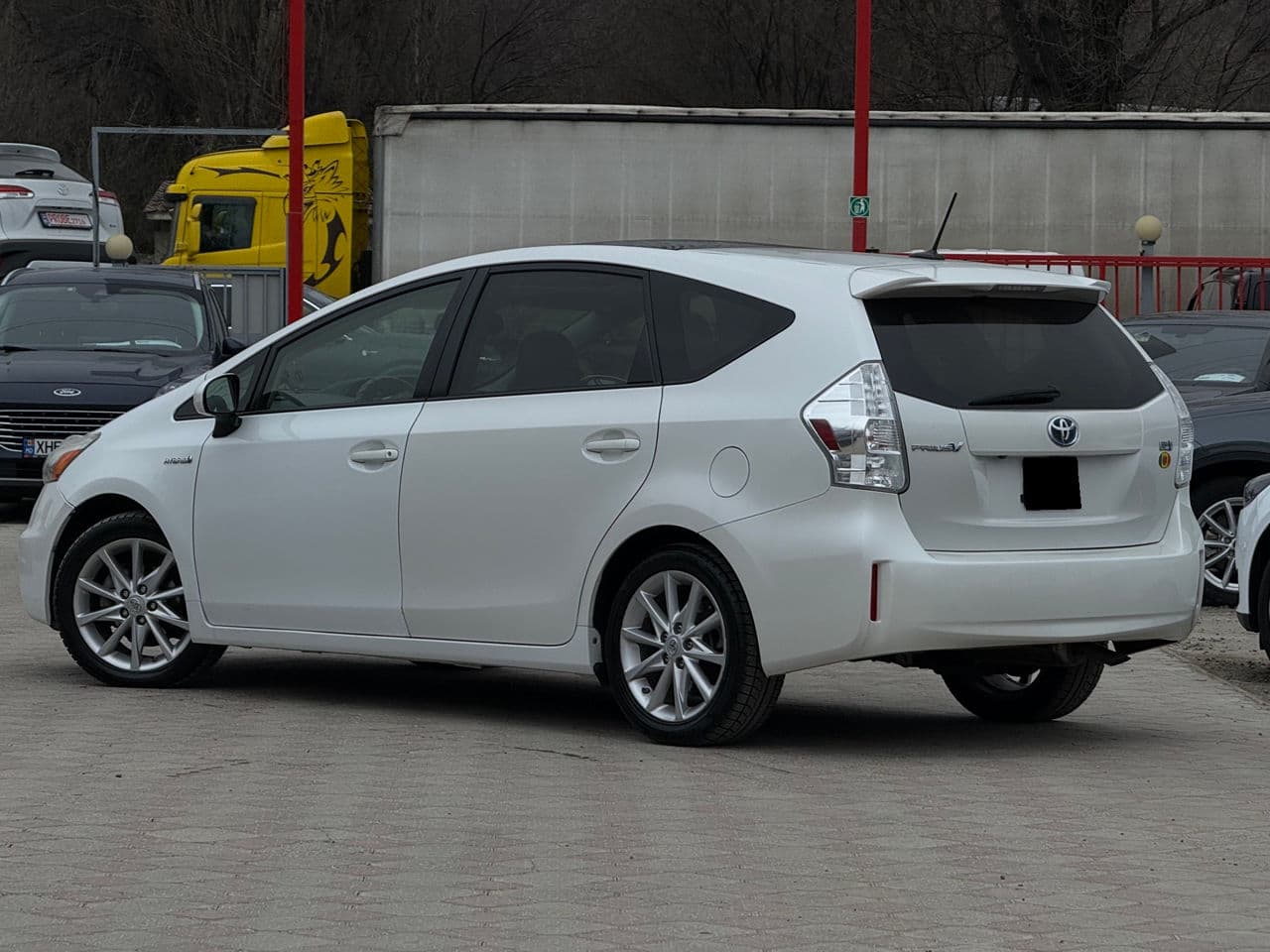 Toyota Prius Plus / V 2014 — Миниатюра 3