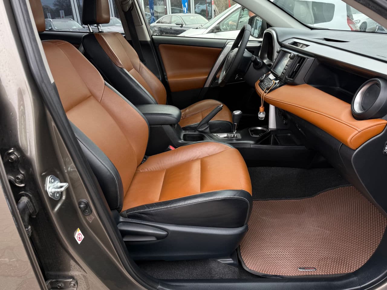 Toyota Rav-4 2016 — Миниатюра 18