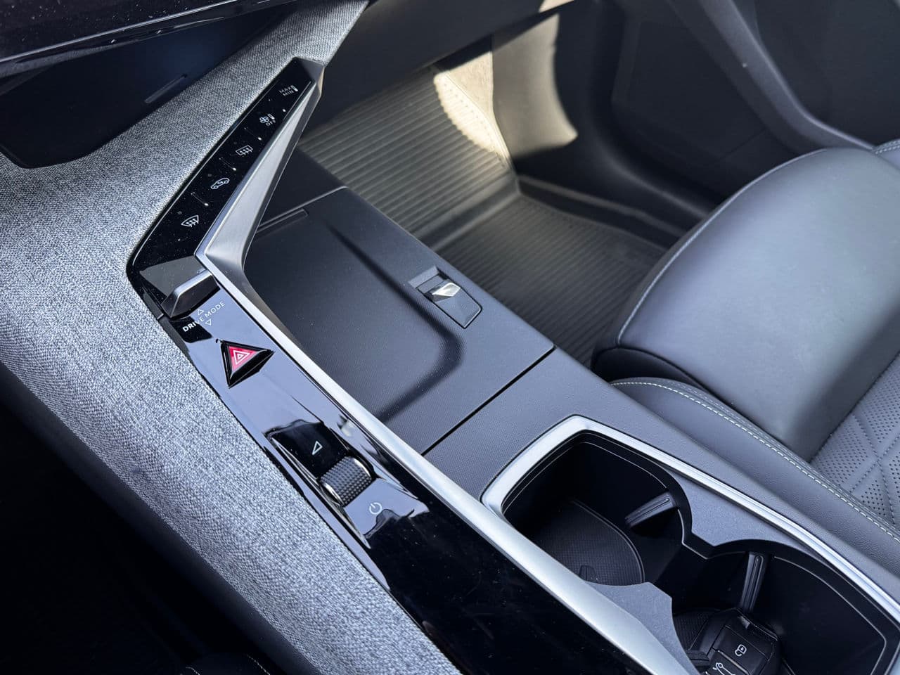 Peugeot 3008 2024 — Миниатюра 11