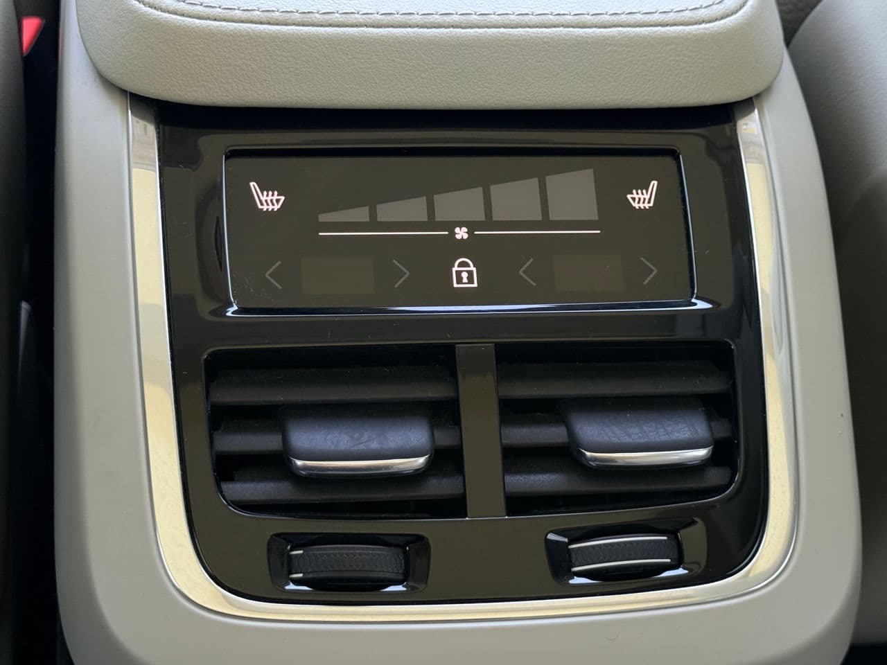 Volvo XC 90 2023 — Миниатюра 23