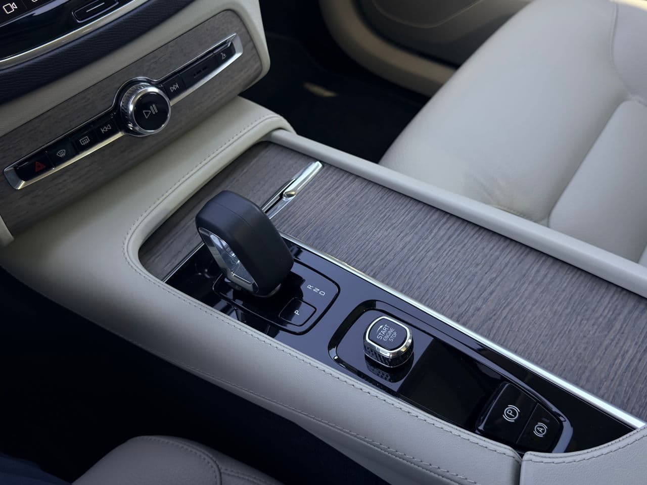 Volvo XC 90 2023 — Миниатюра 20