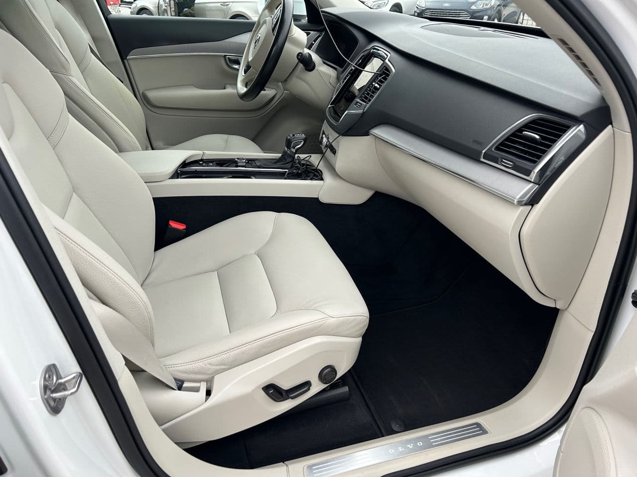 Volvo XC 90 2022 — Миниатюра 15