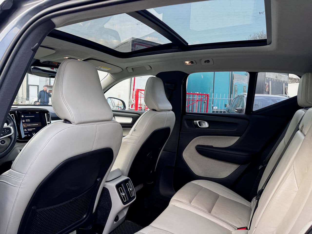 Volvo XC 40 2019 — Миниатюра 9