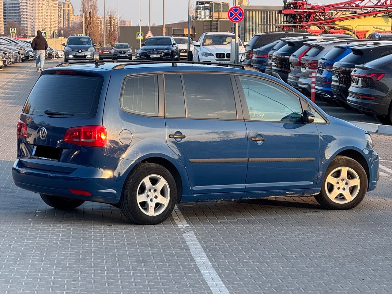 Volkswagen Touran 2011 — Миниатюра 3