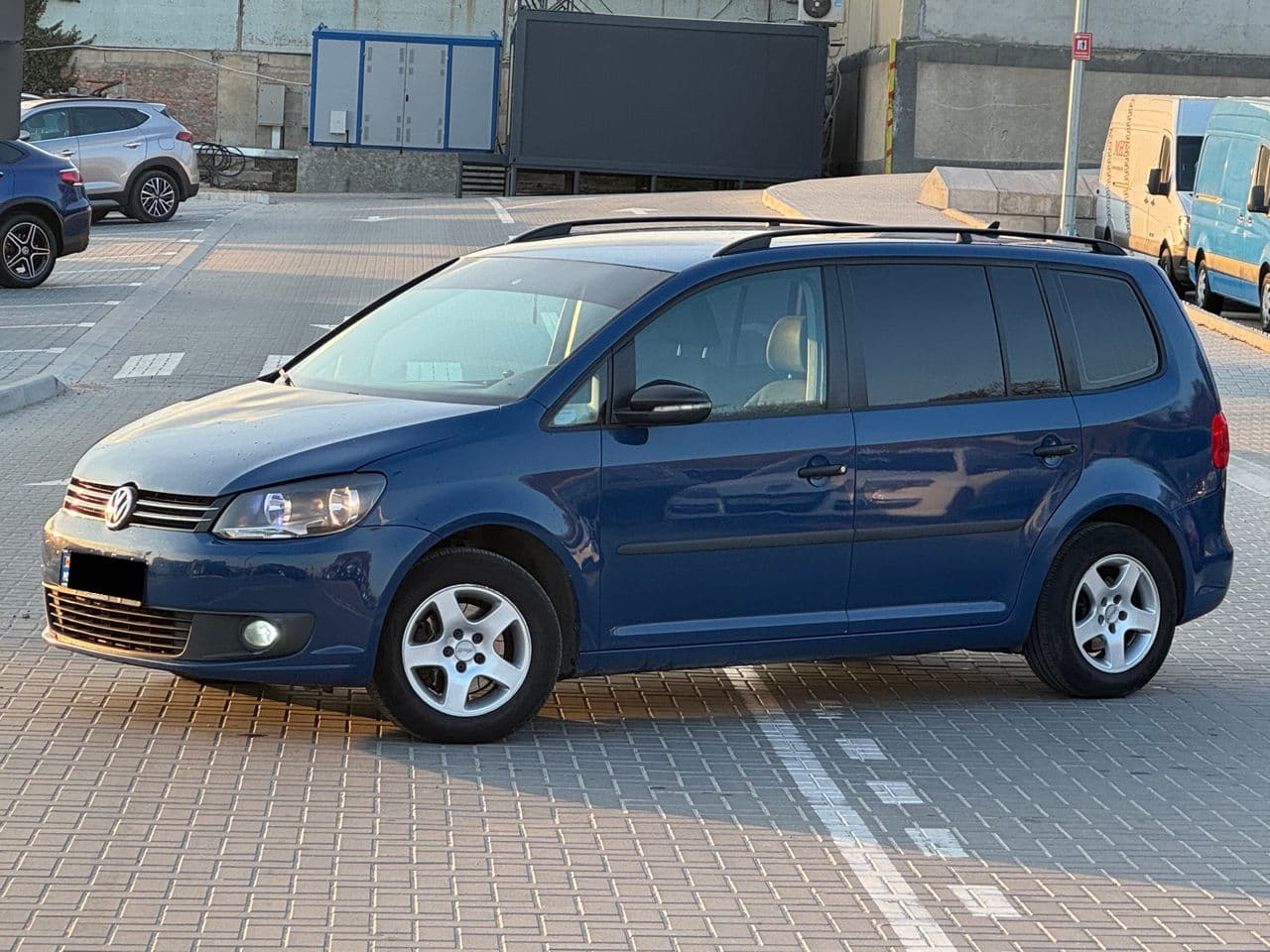 Volkswagen Touran 2011 — Миниатюра 2