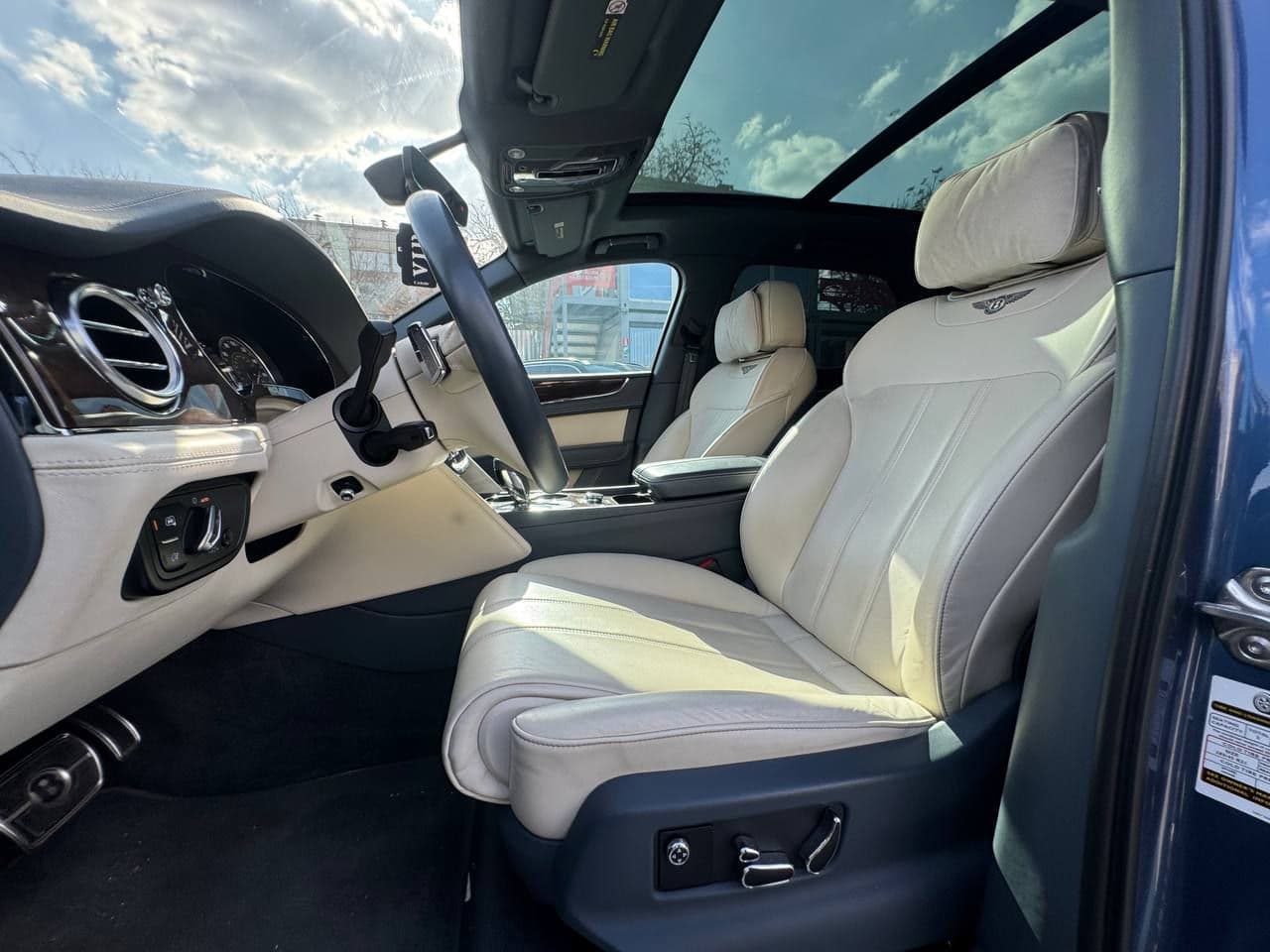Bentley Bentayga 2018 — Миниатюра 8