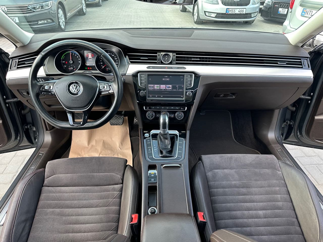 Volkswagen Passat GTE 2016 — Миниатюра 9