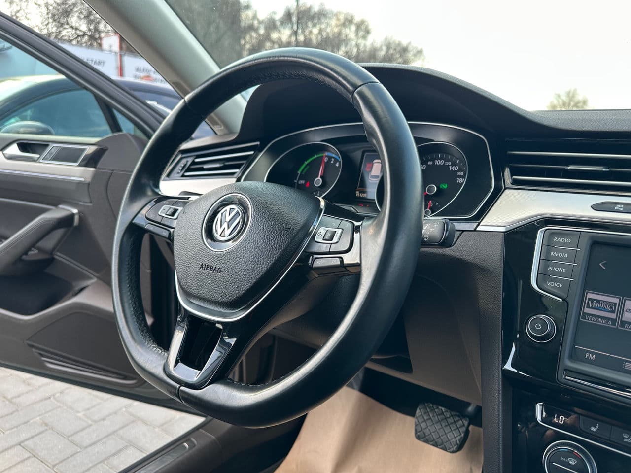 Volkswagen Passat GTE 2016 — Миниатюра 11
