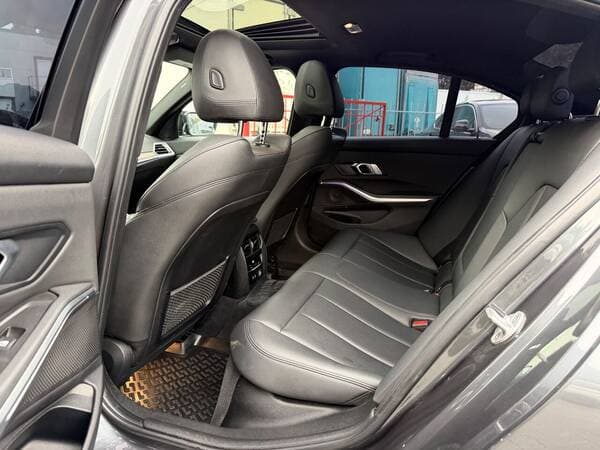 2019 BMW 330 — Miniatură 18