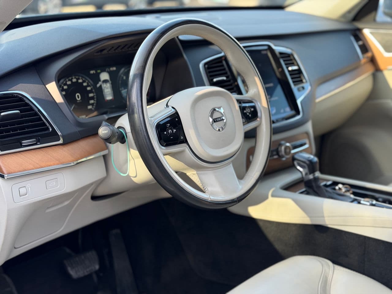Volvo XC 90 2018 — Миниатюра 9