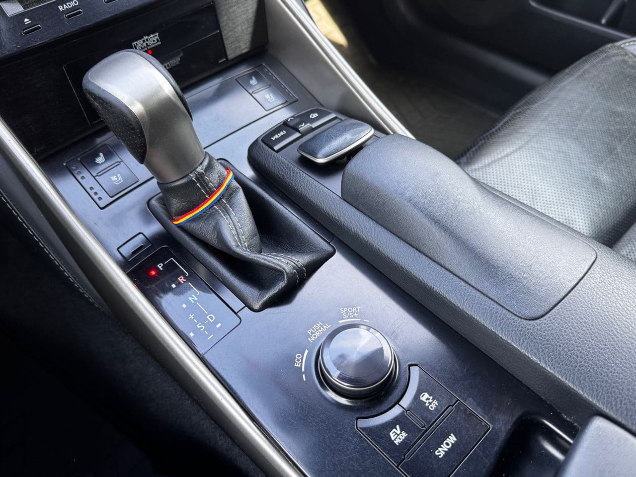 Lexus IS 300h 2013 — Миниатюра 12