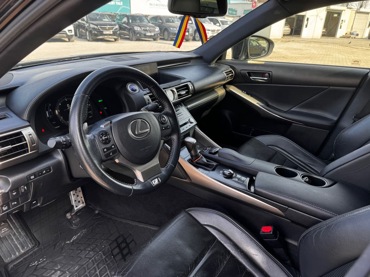 Lexus IS 300h 2013 — Миниатюра 6