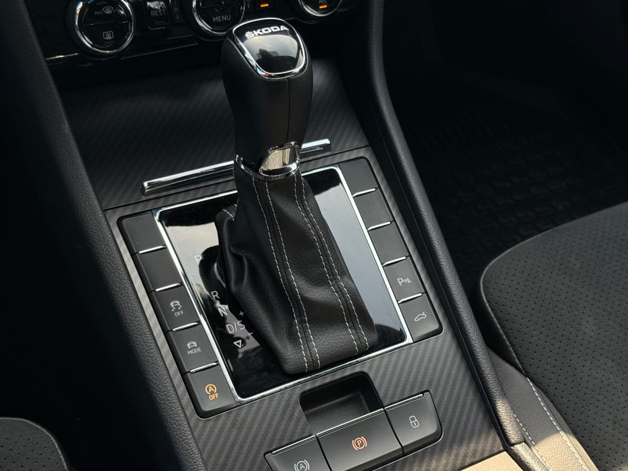 Skoda Superb 2023 — Миниатюра 12