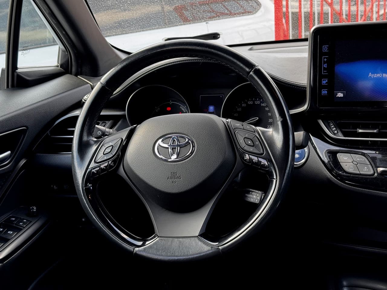 Toyota C-HR 2018 — Миниатюра 8