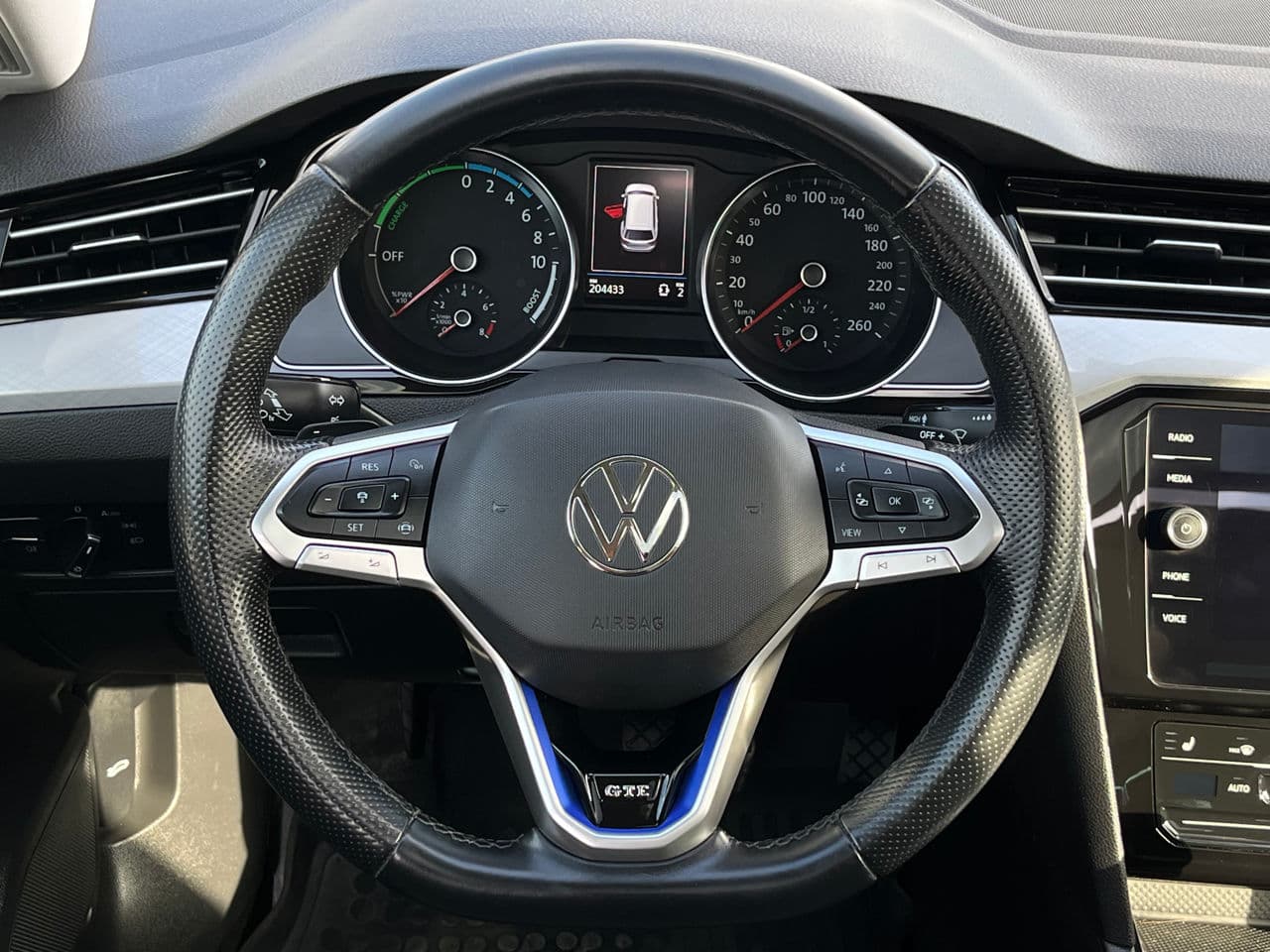Volkswagen Passat GTE 2020 — Миниатюра 9