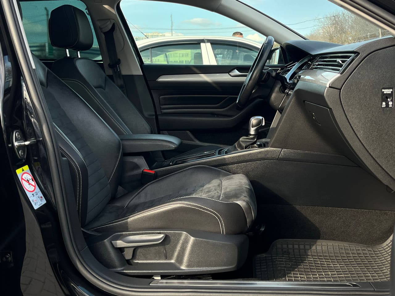 Volkswagen Passat GTE 2020 — Миниатюра 15