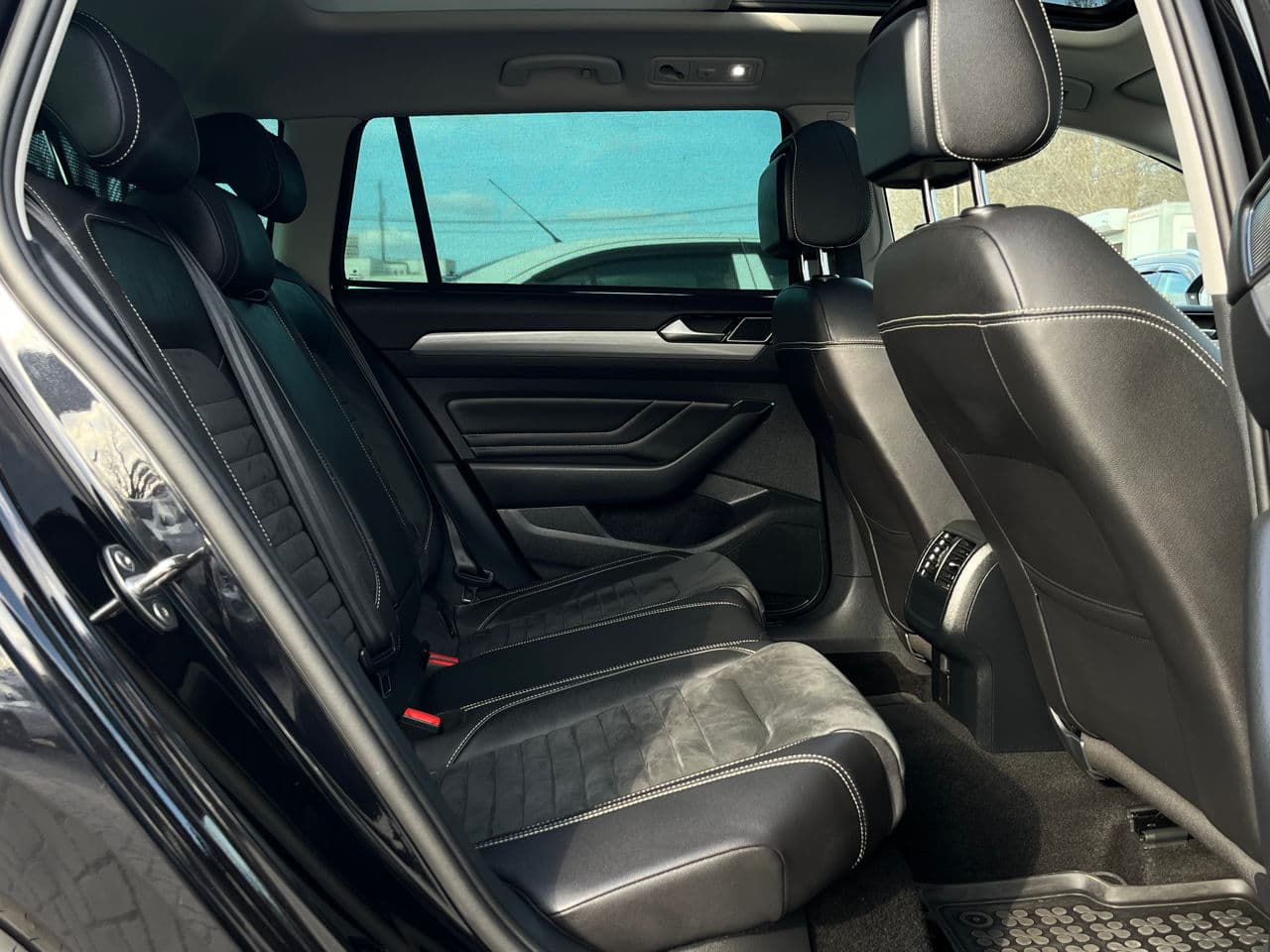 Volkswagen Passat GTE 2020 — Миниатюра 18