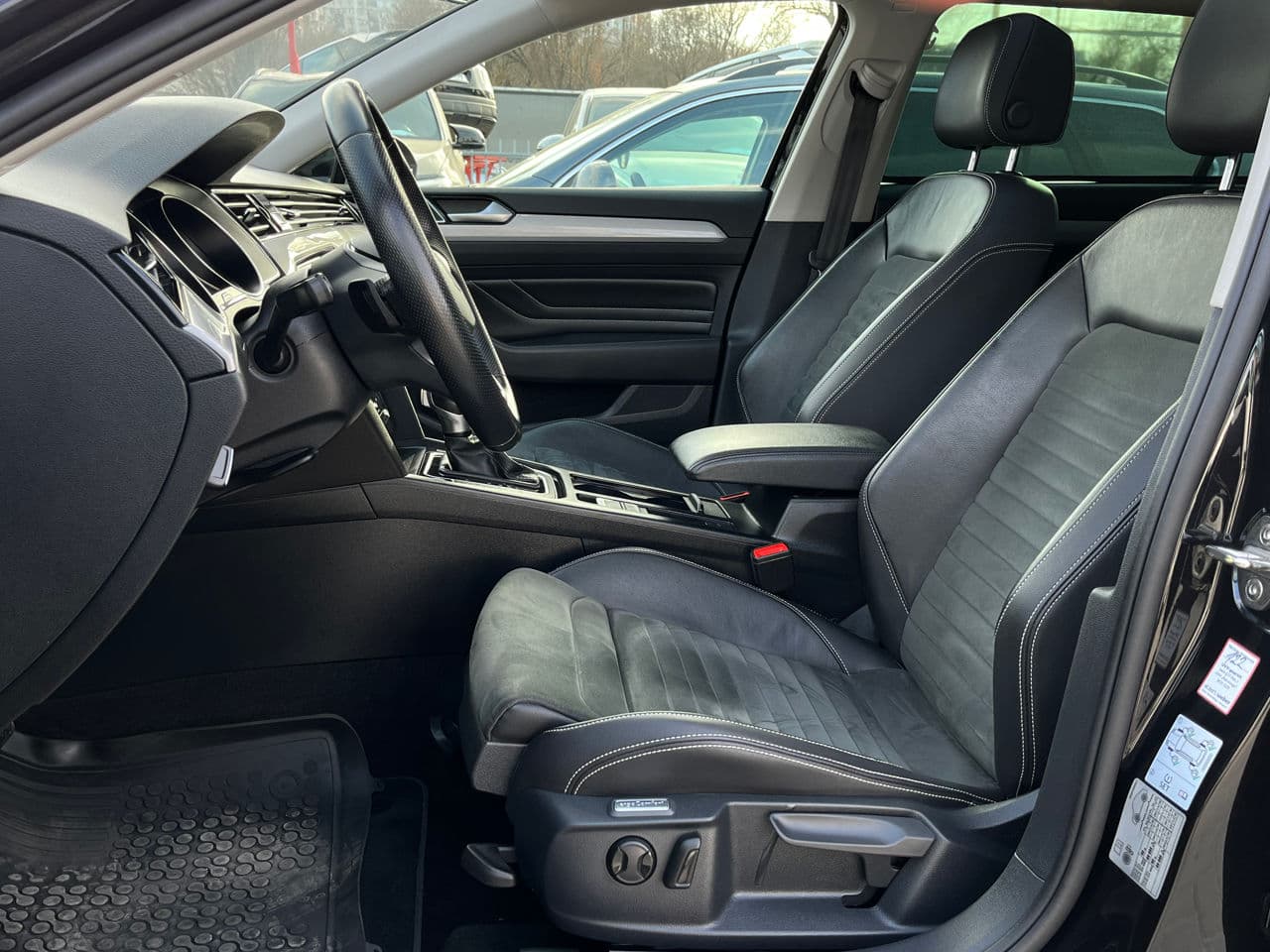 Volkswagen Passat GTE 2020 — Миниатюра 5