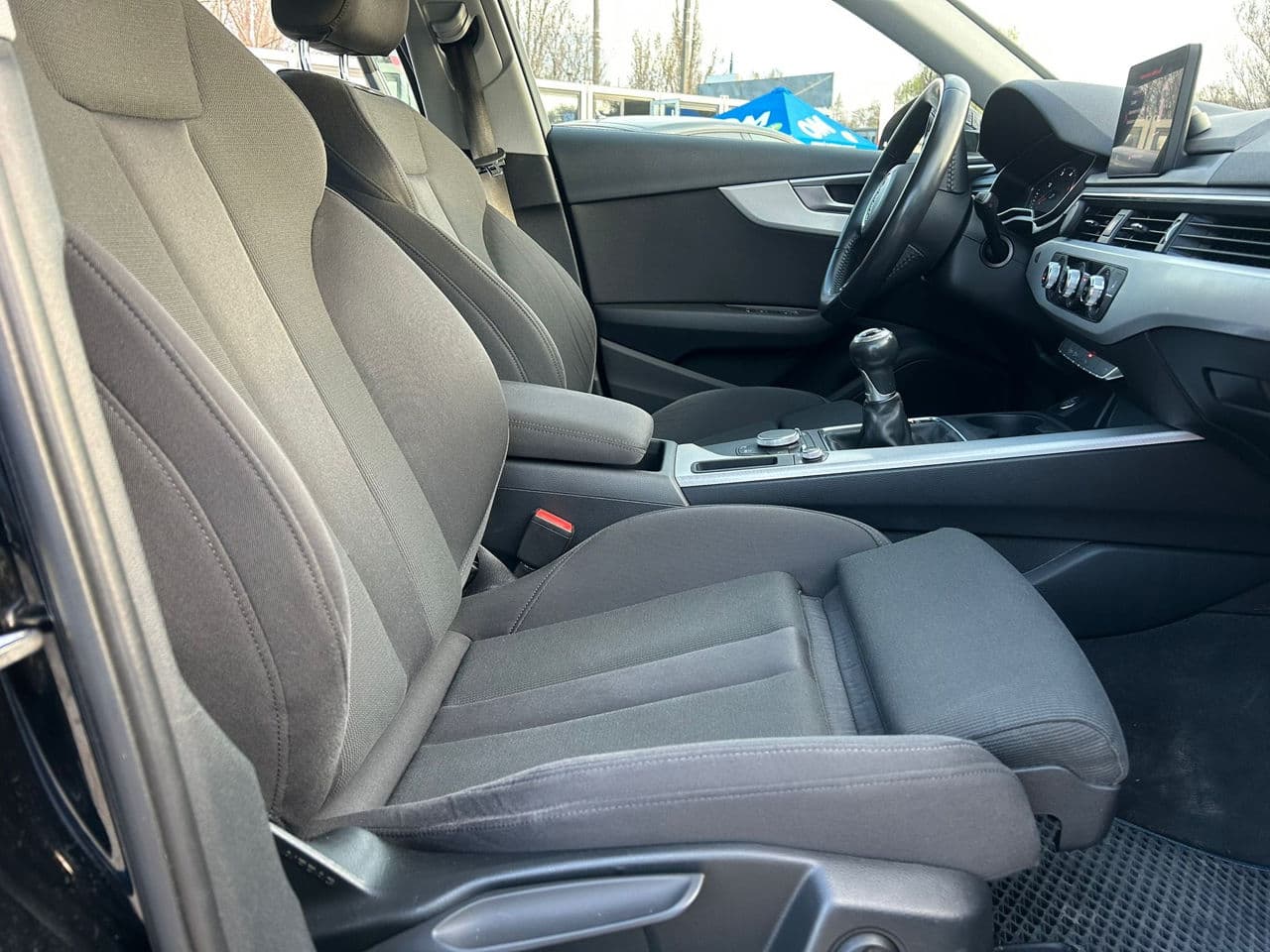 Audi A4 2018 — Миниатюра 16
