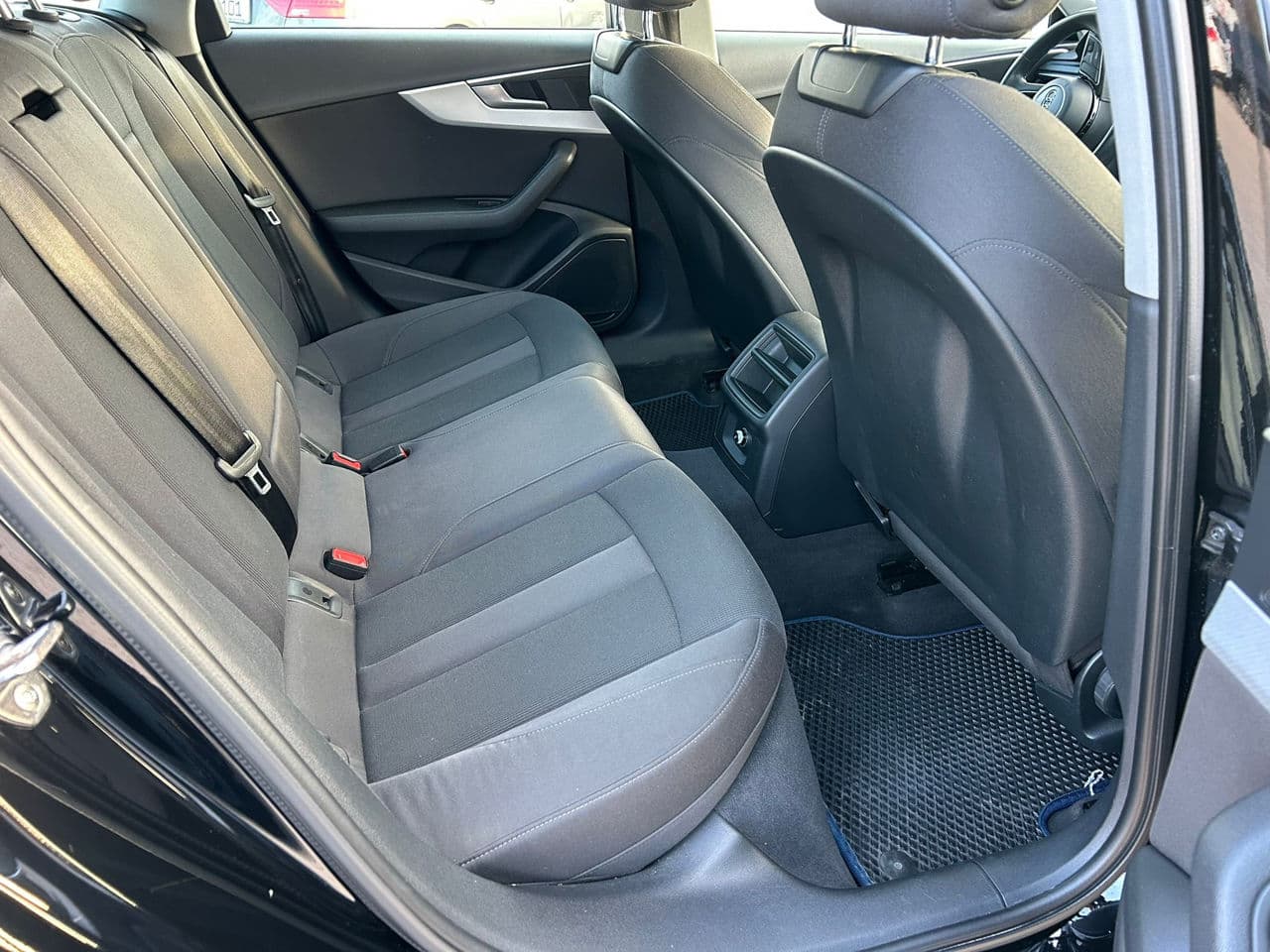 Audi A4 2018 — Миниатюра 18