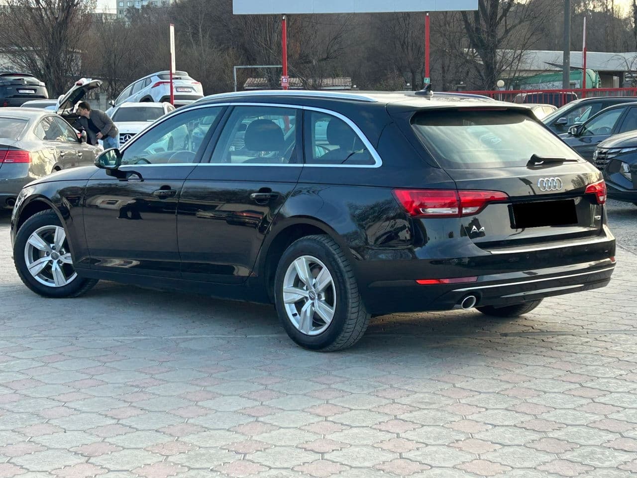 Audi A4 2018 — Миниатюра 3
