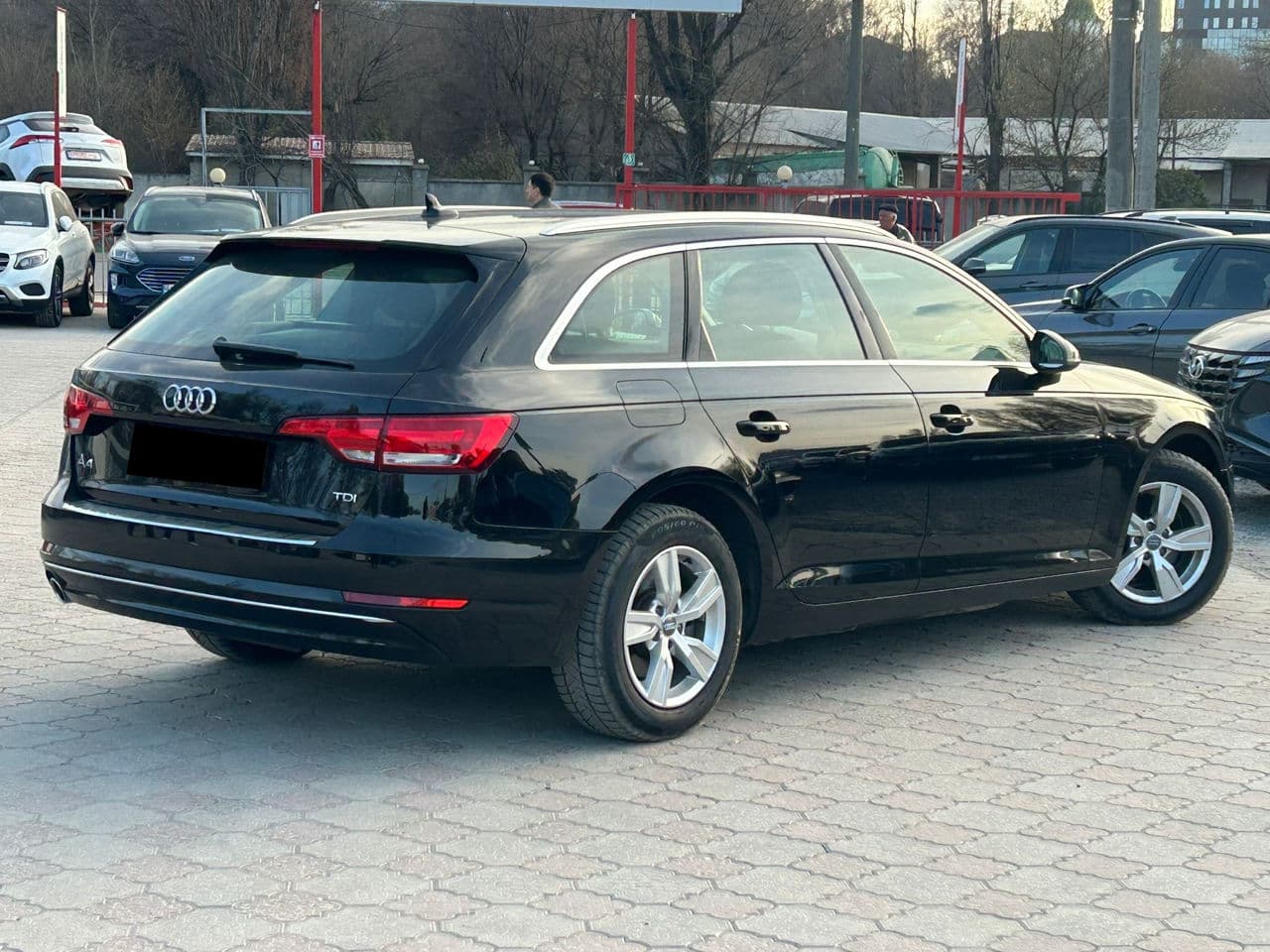 Audi A4 2018 — Миниатюра 2