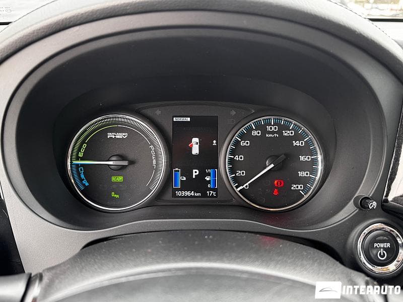 Mitsubishi Outlander 2018 — Миниатюра 9