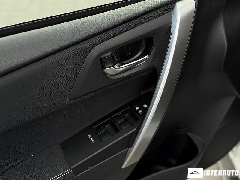 Toyota Auris 2012 — Миниатюра 7