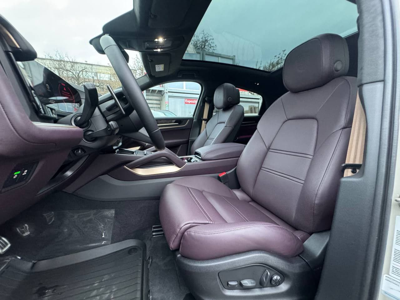 Porsche Cayenne Coupe 2025 — Миниатюра 5
