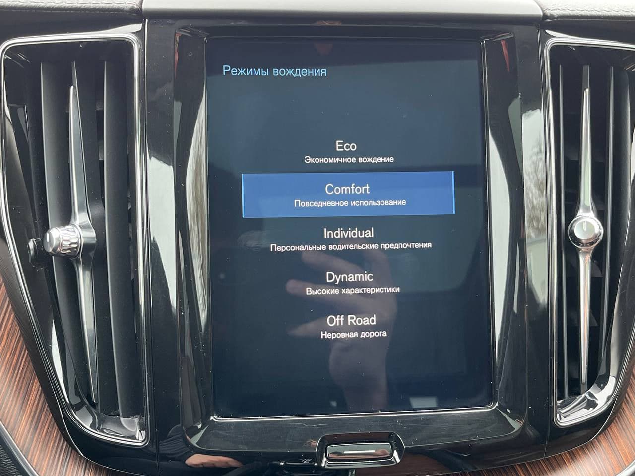 Volvo XC 60 2018 — Миниатюра 16