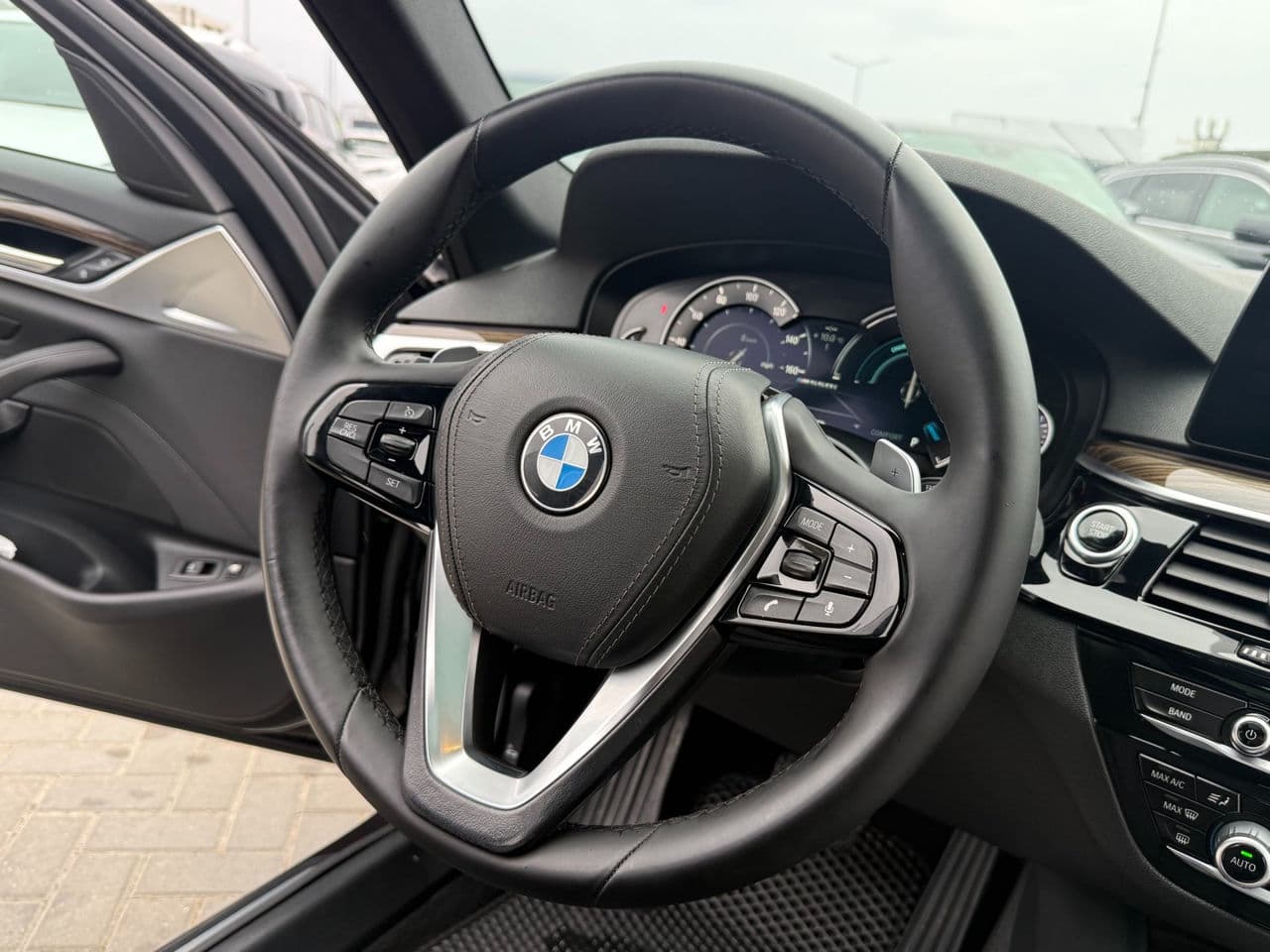 BMW 530e 2018 — Миниатюра 8