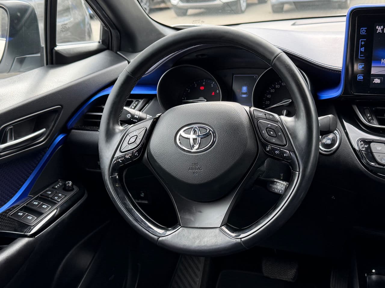 Toyota C-HR 2017 — Миниатюра 11