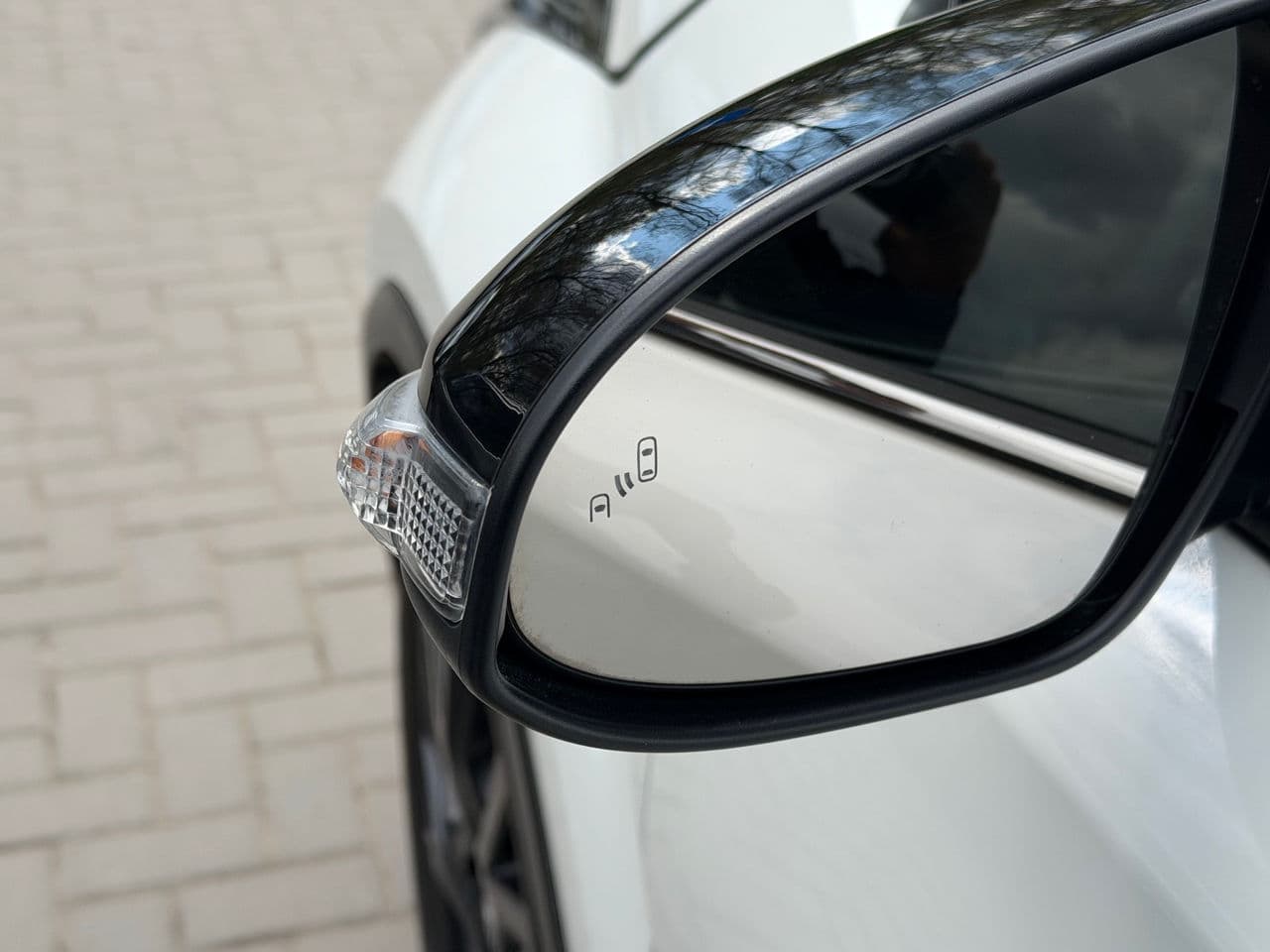 Toyota C-HR 2017 — Миниатюра 5