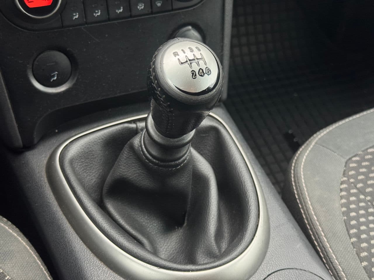Nissan Qashqai 2010 — Миниатюра 11