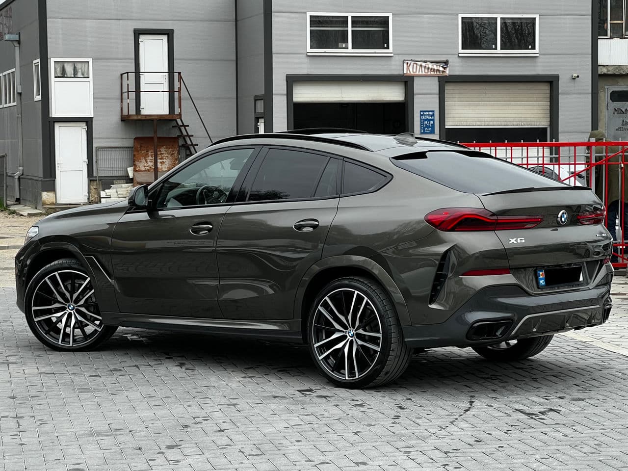2021 BMW X6 4.0i — Miniatură 4