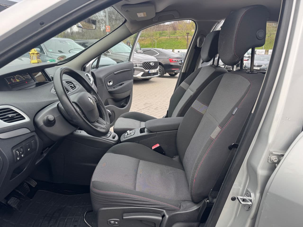 Renault Grand Scenic 2015 — Миниатюра 5
