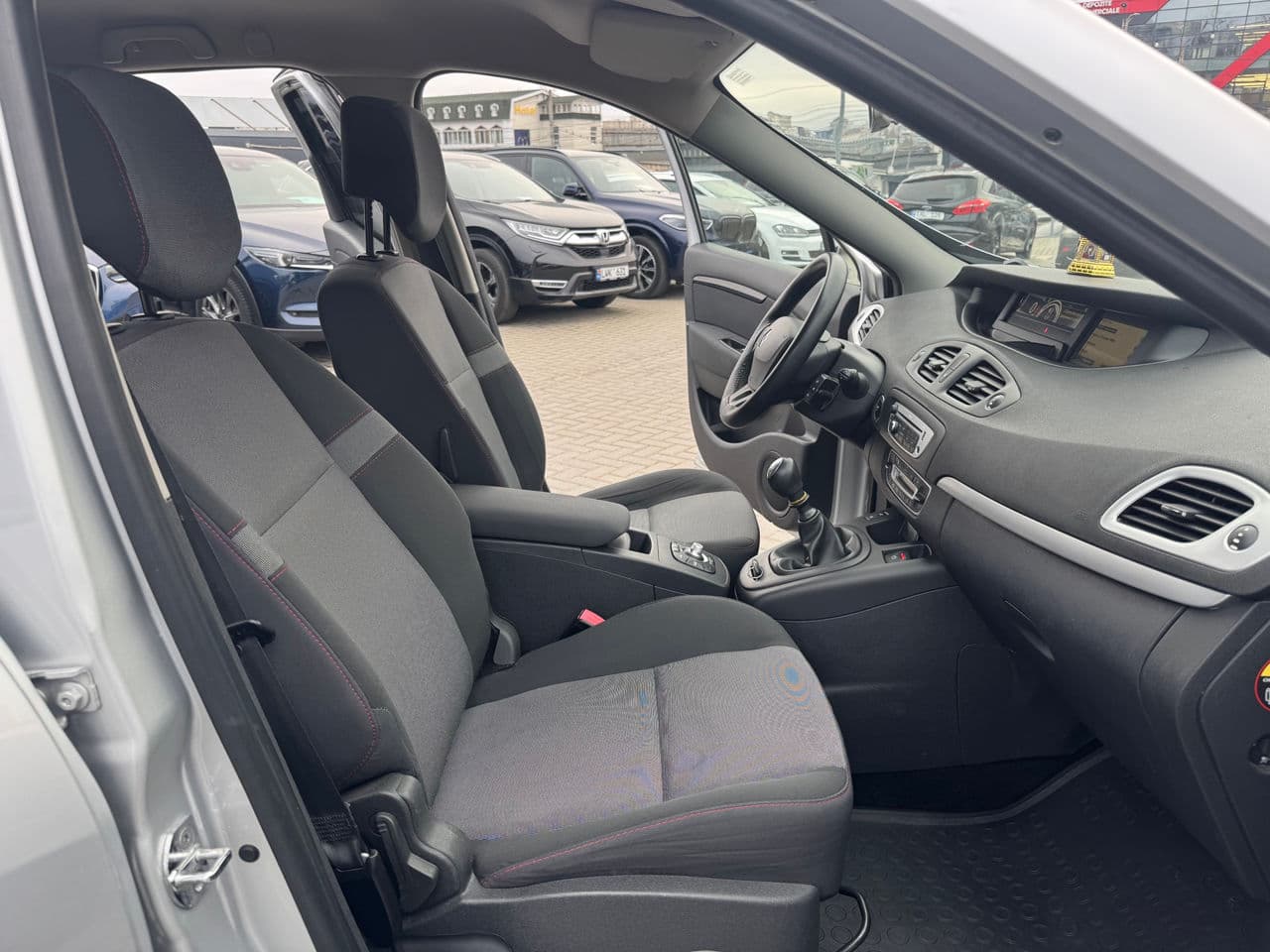 Renault Grand Scenic 2015 — Миниатюра 16