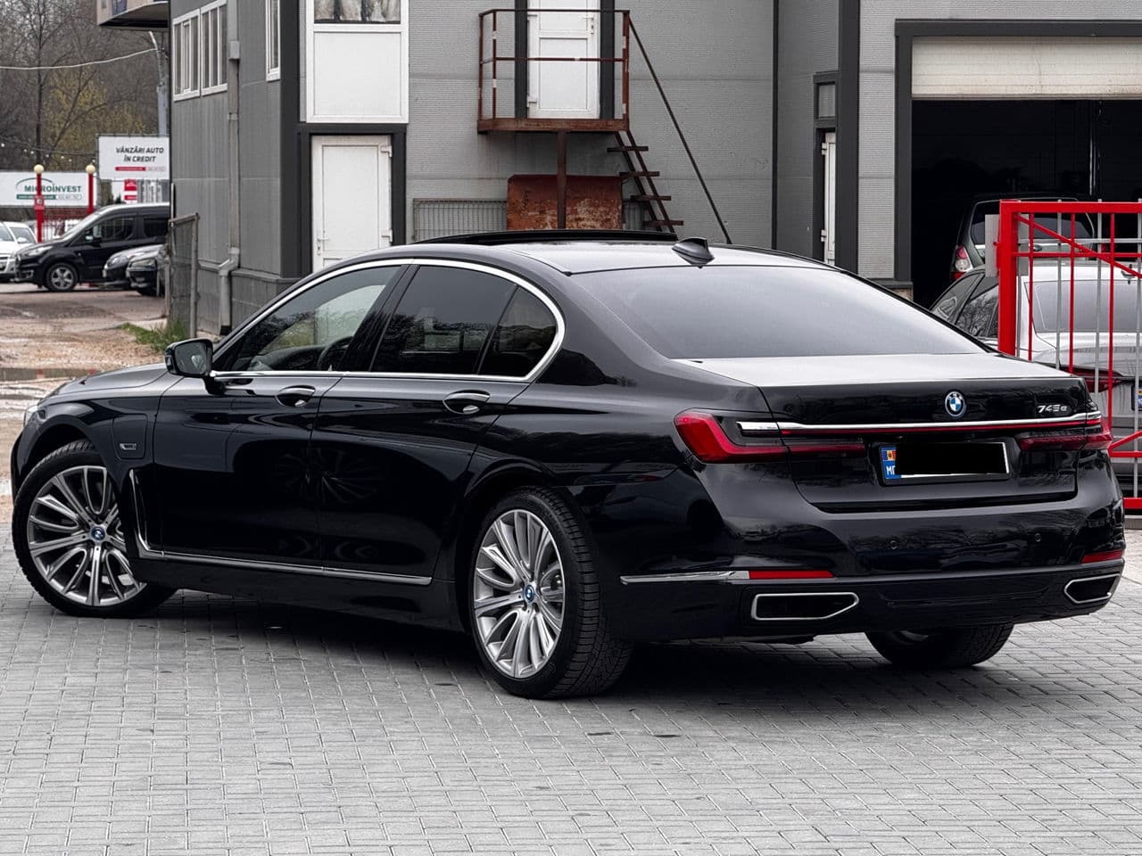 BMW 745e 2022 — Миниатюра 3