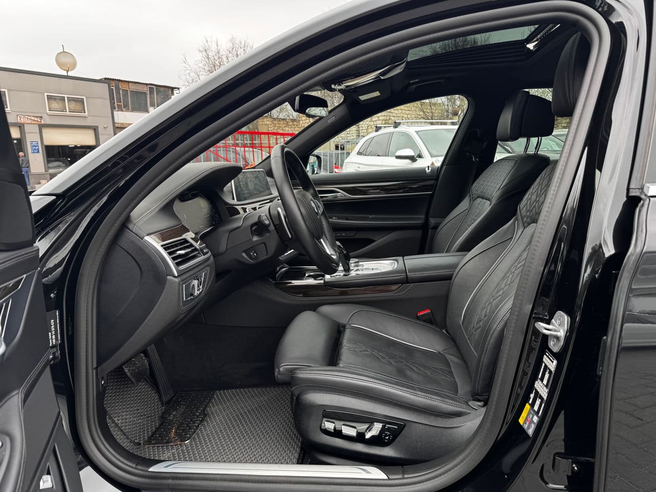 BMW 745e 2022 — Миниатюра 5